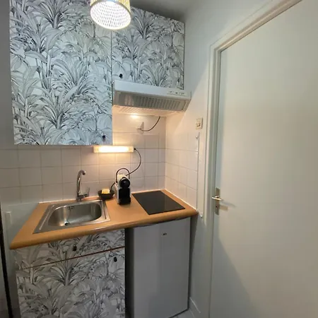 Appartement Studio Face Au Centre Commercial *