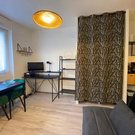 Apartment Studio Face Au Centre Commercial