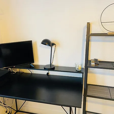 Studio Face Au Centre Commercial Appartement
